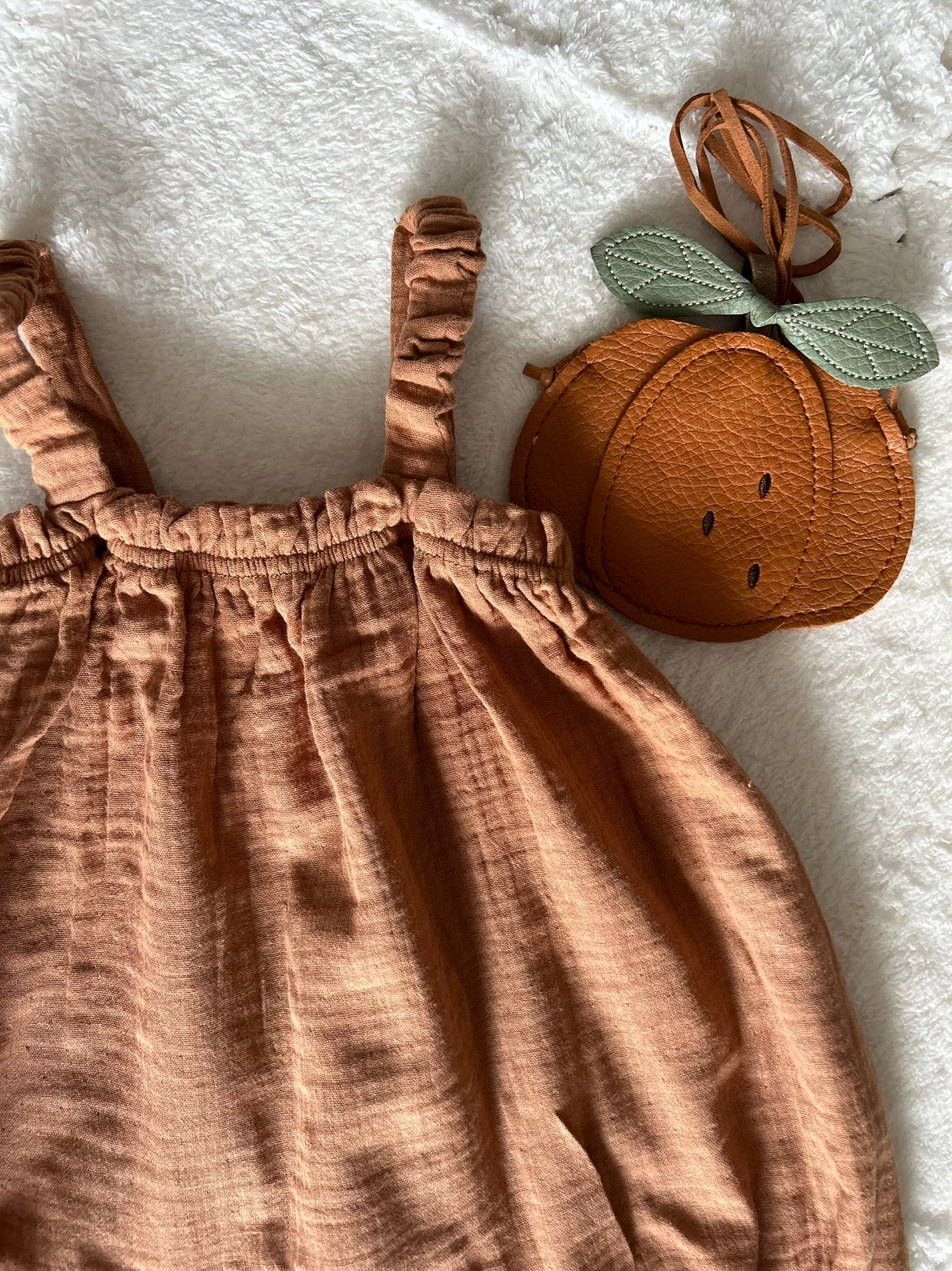 Romper treger sa tankim bretelama