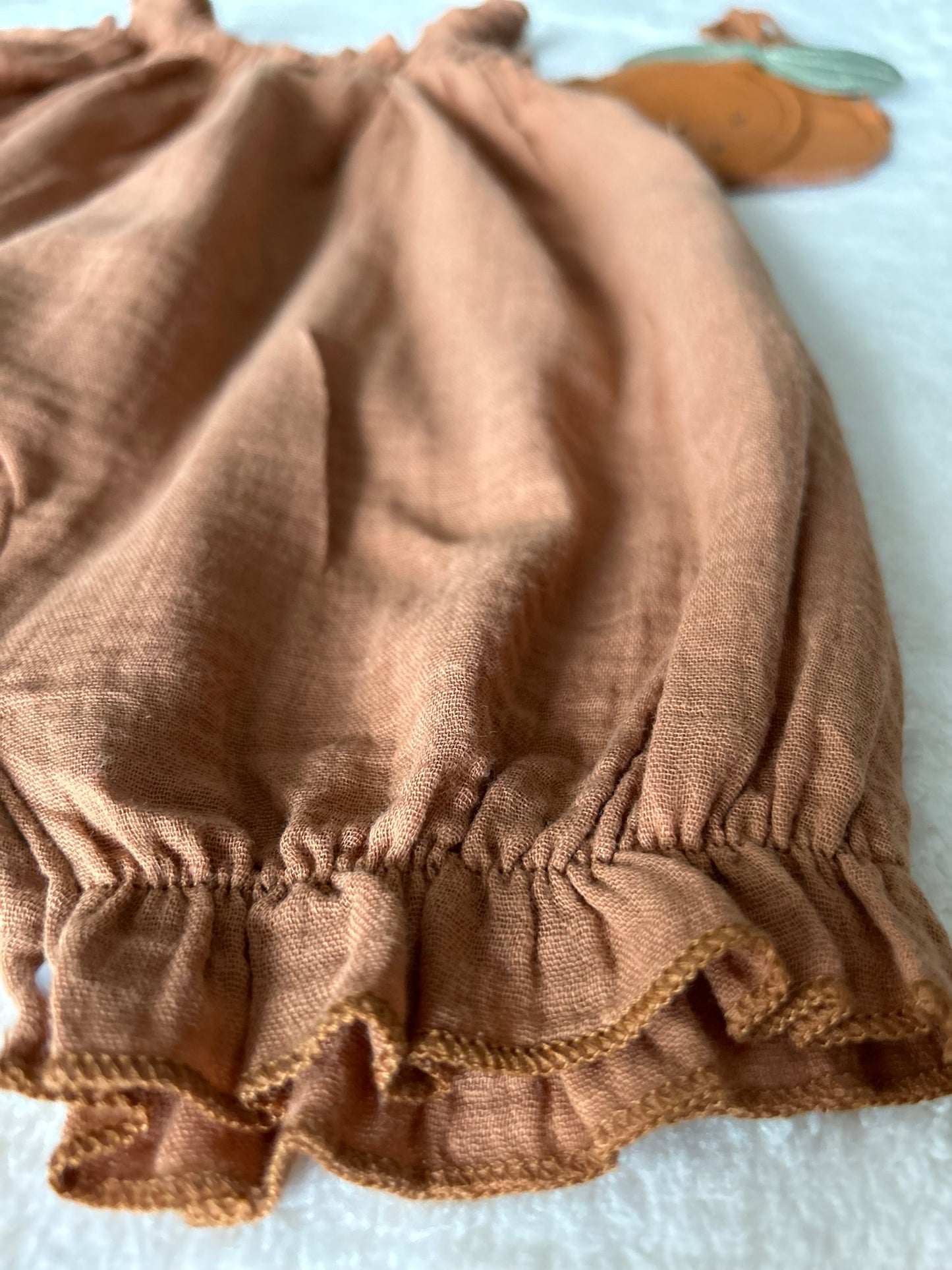 Romper treger sa tankim bretelama