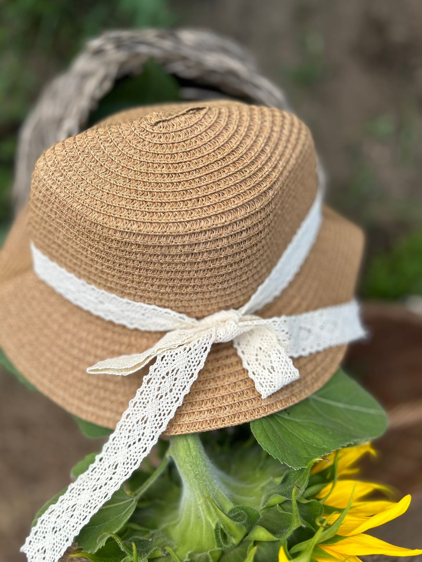 Šeširić pleteni sa mašnom